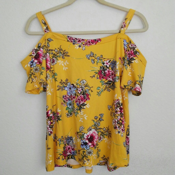 NWT Haute Monde Yellow Floral Cold Shoulder Top - Picture 2 of 6